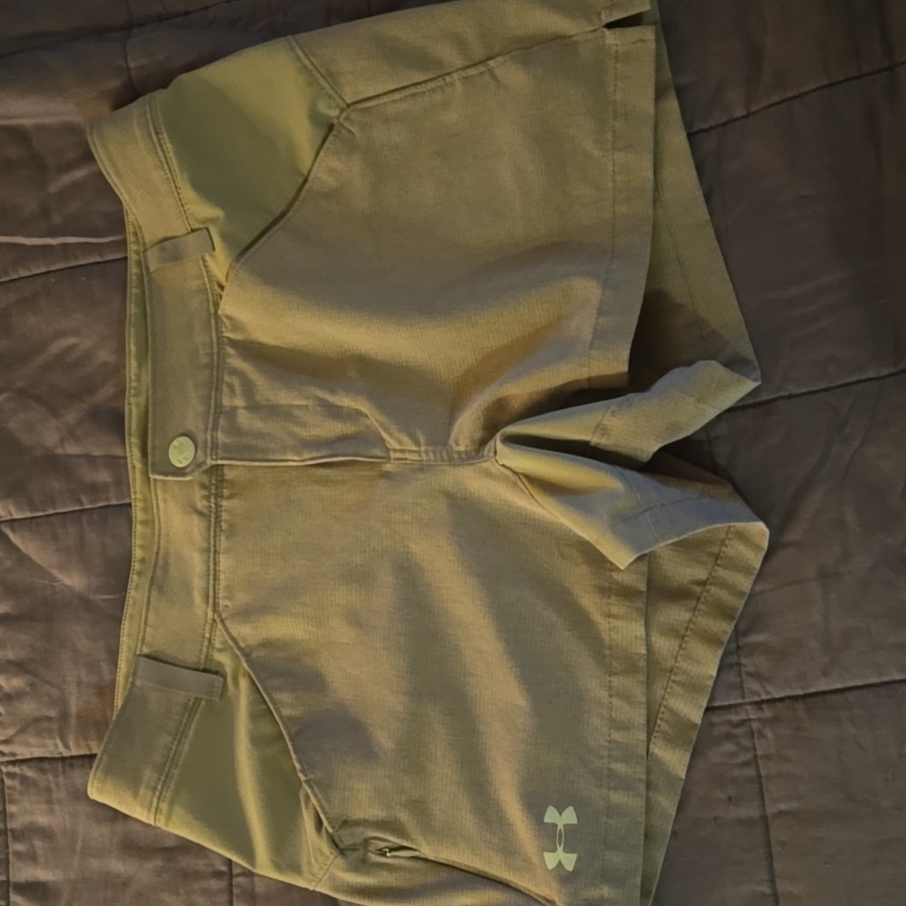 Under Armour Storm Women's Athletic Shorts size 6 water repellant